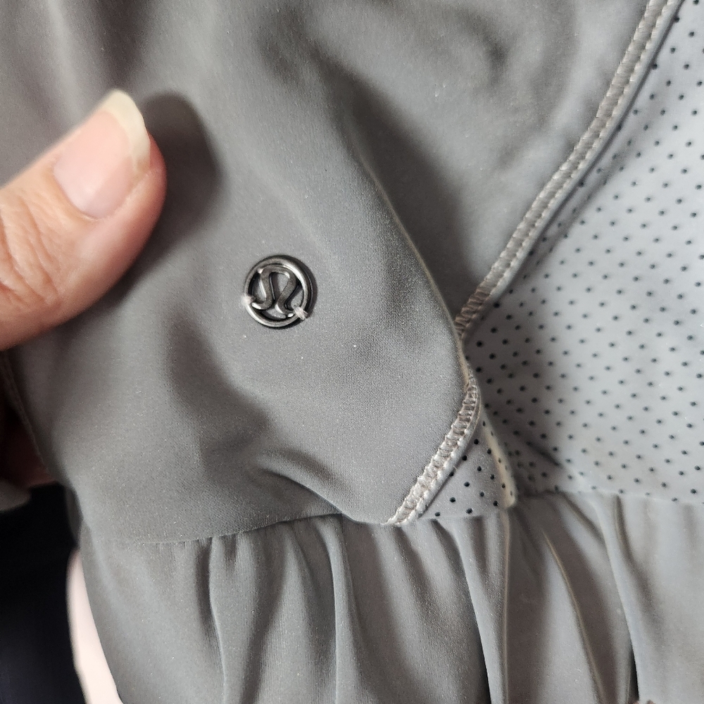 Lululemon Bright Reflective Silver Black Bomber Jacket Zip Size 6 EUC - Picture 8 of 10